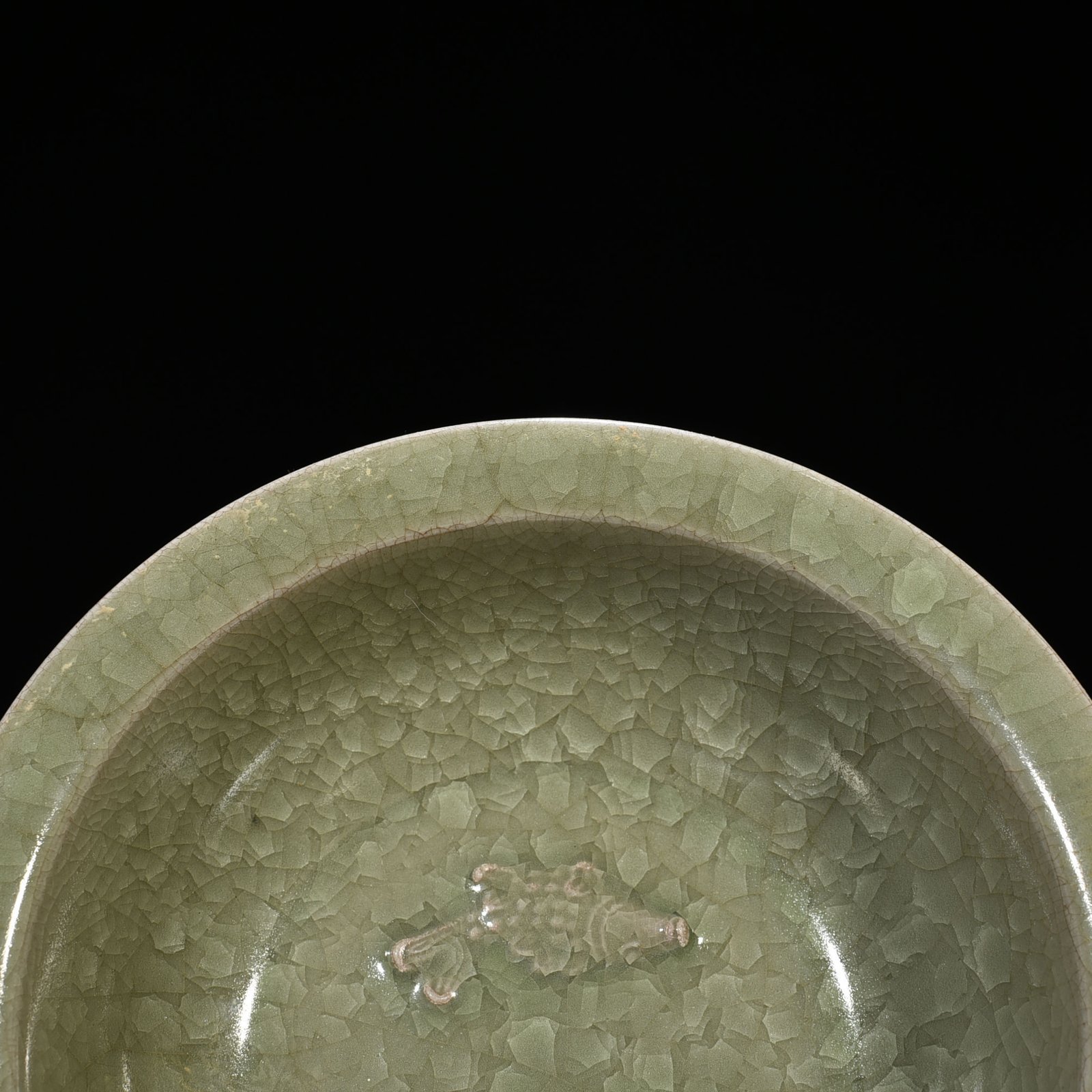 Song Dynasty Longquan kiln ice crack folded fish wash