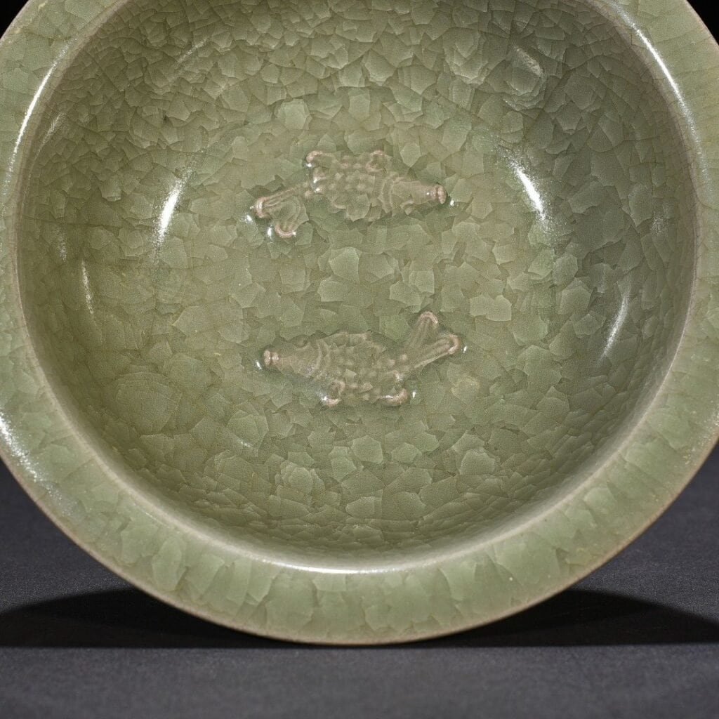 Song Dynasty Longquan kiln ice crack folded fish wash