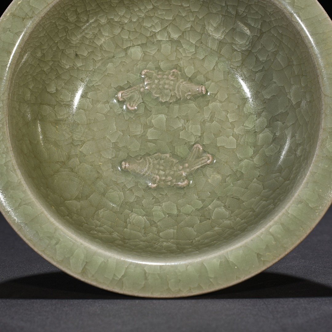 Song Dynasty Longquan kiln ice crack folded fish wash