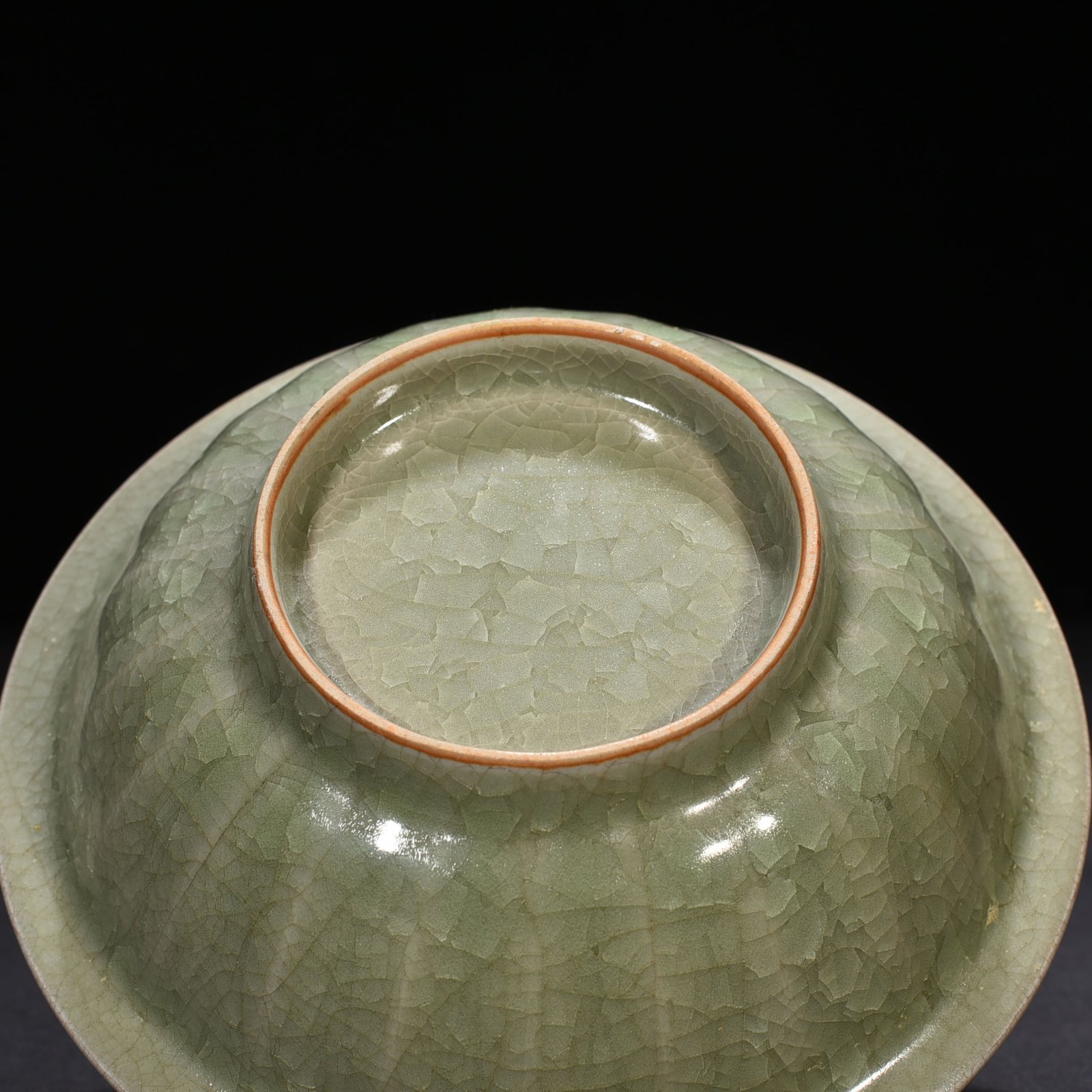 Song Dynasty Longquan kiln ice crack folded fish wash
