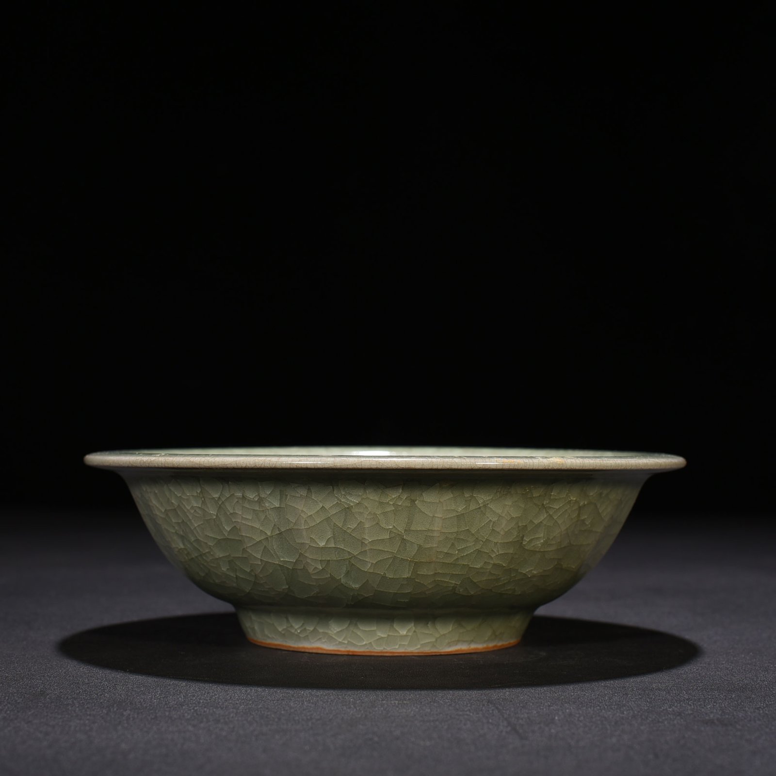 Song Dynasty Longquan kiln ice crack folded fish wash