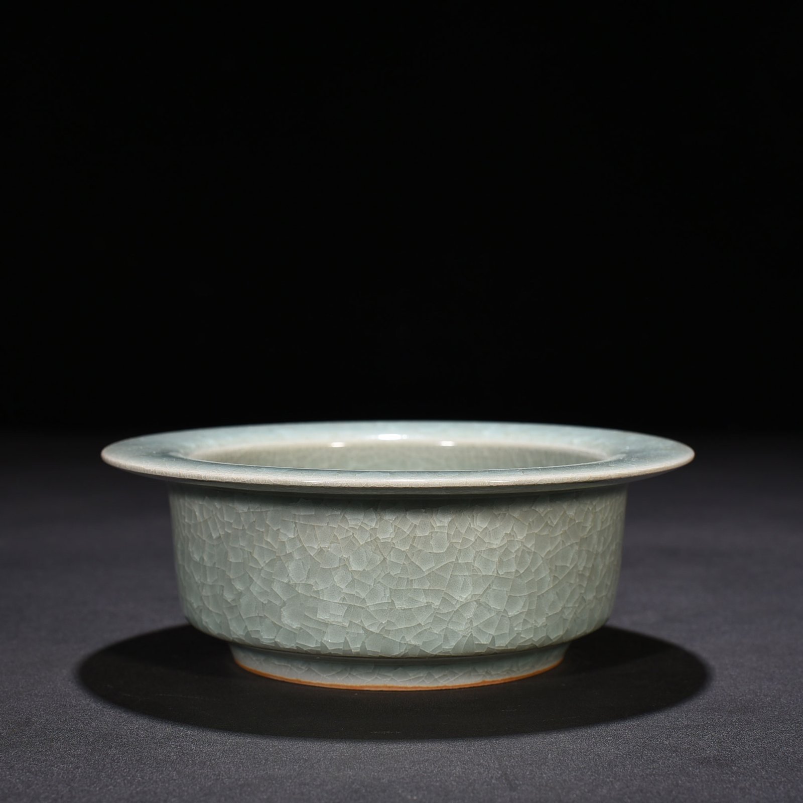 Song Dynasty Longquan kiln ice crack folded edge wash