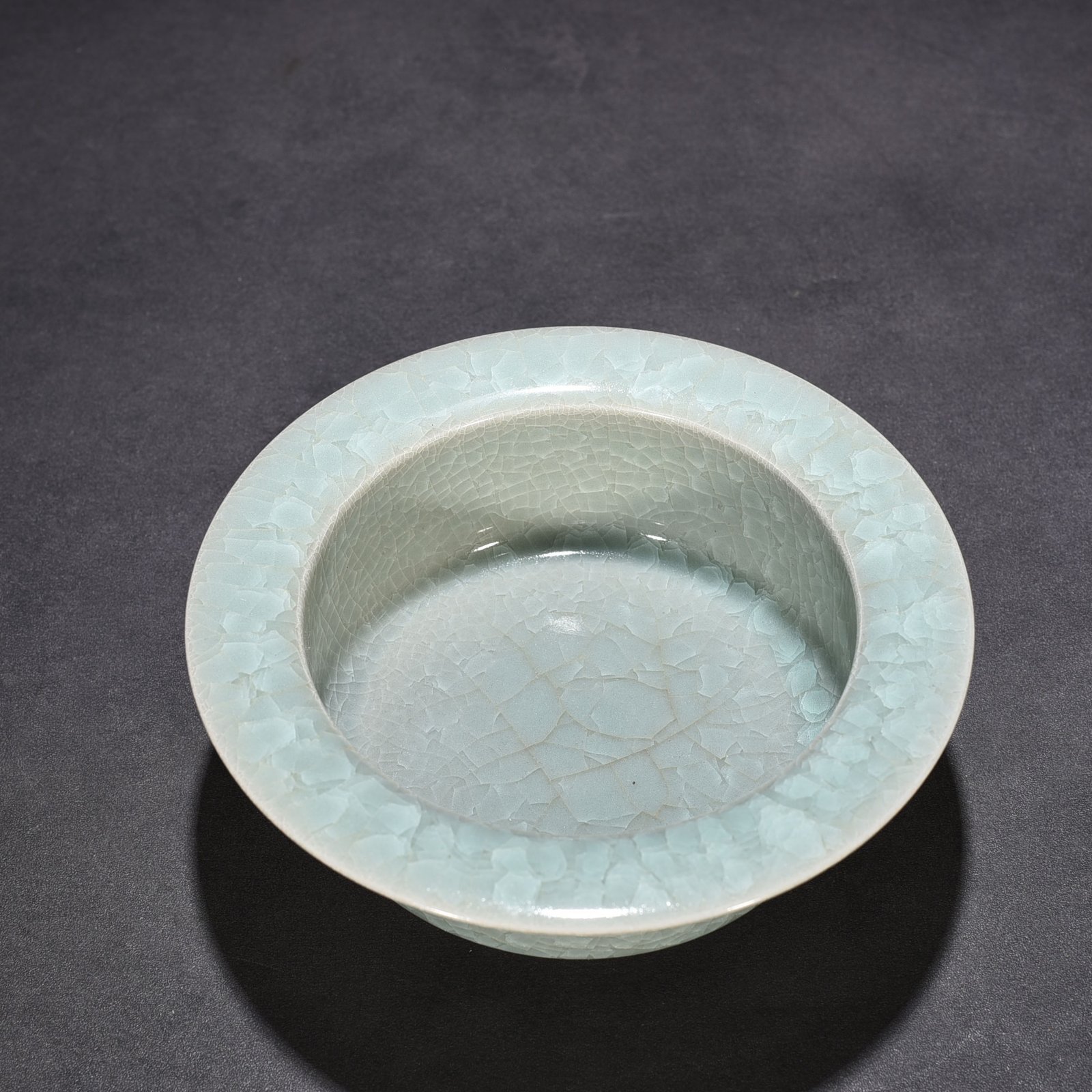 Song Dynasty Longquan kiln ice crack folded edge wash