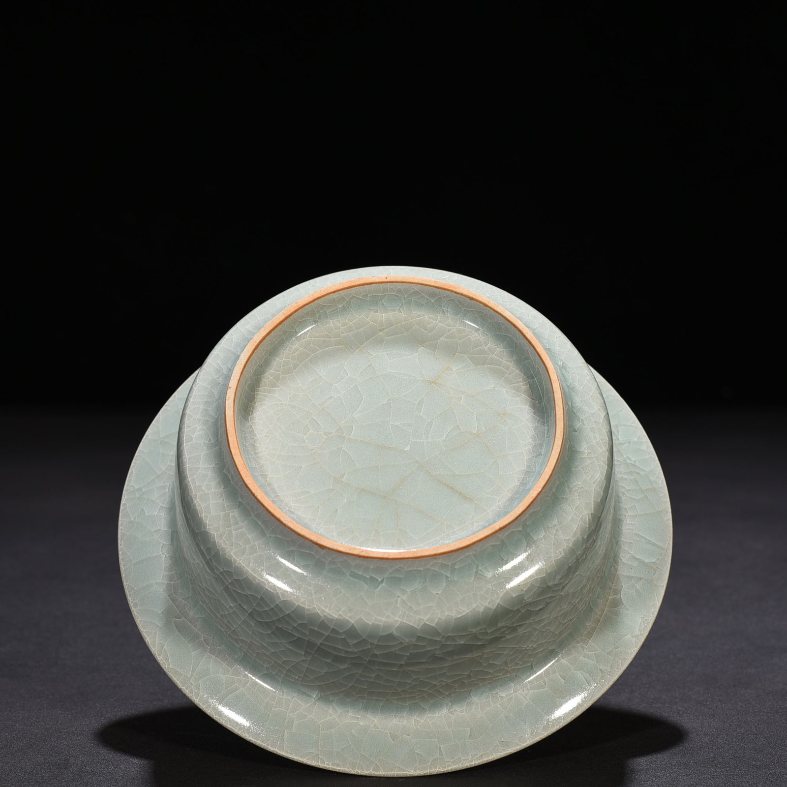 Song Dynasty Longquan kiln ice crack folded edge wash