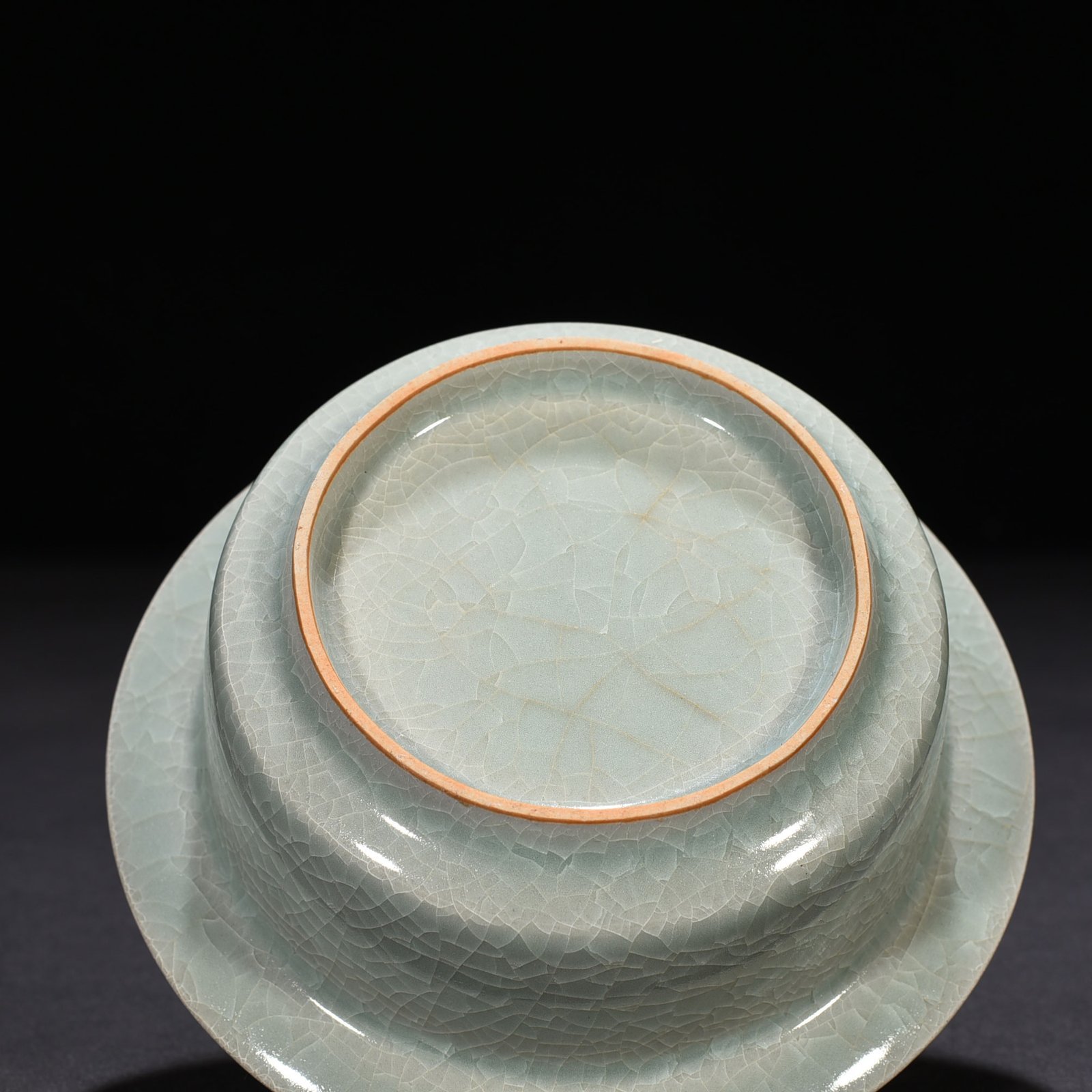 Song Dynasty Longquan kiln ice crack folded edge wash