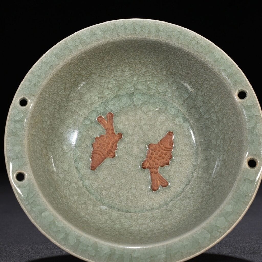 Song Dynasty Longquan kiln ice-cracked double fish folded edge wash