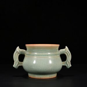 Song Dynasty Longquan kiln ice cracked Gui furnace