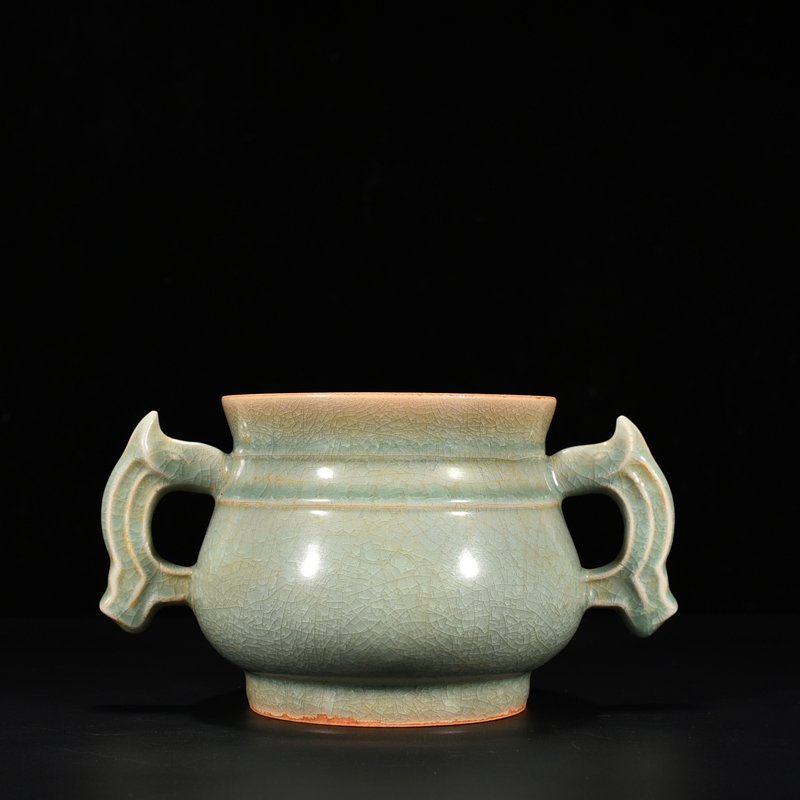Song Dynasty Longquan kiln ice cracked Gui furnace