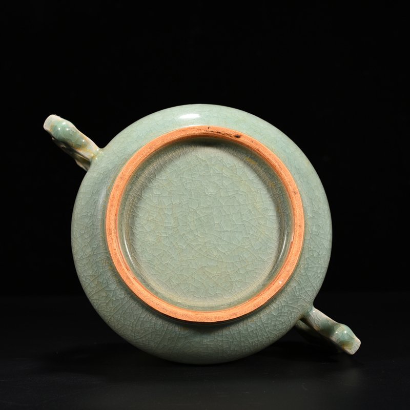 Song Dynasty Longquan kiln ice cracked Gui furnace
