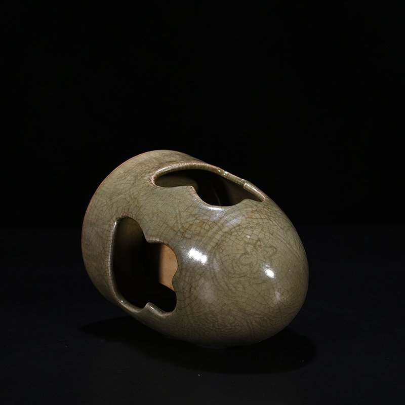 Song Dynasty Longquan kiln carved Buddhist niche