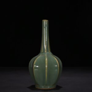 Song Dynasty Longquan kiln plum celadon clear vase
