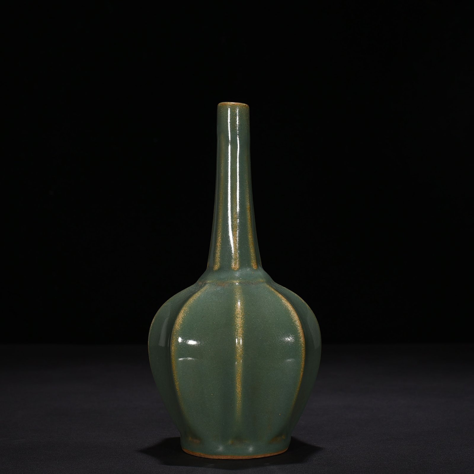 Song Dynasty Longquan kiln plum celadon clear vase