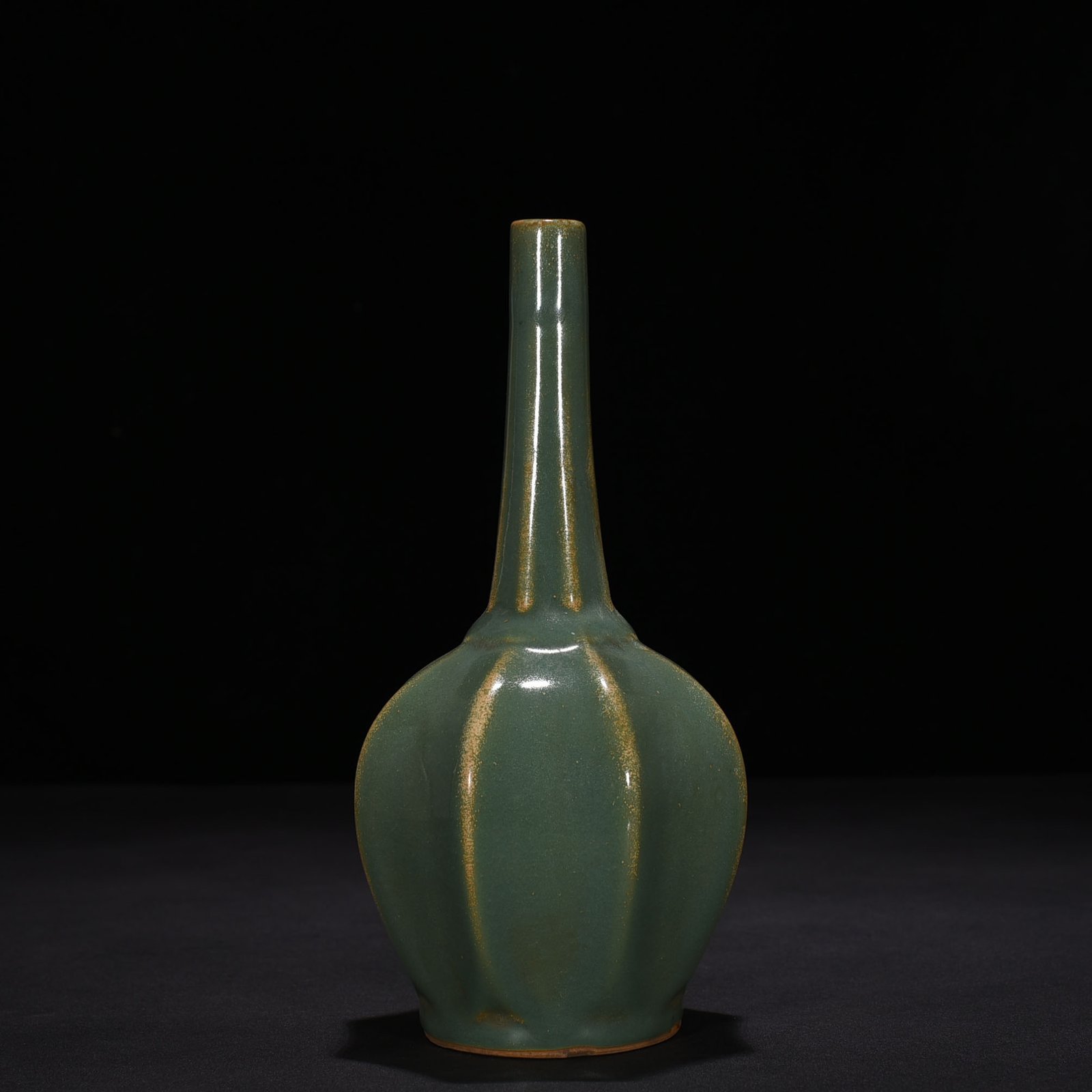 Song Dynasty Longquan kiln plum celadon clear vase