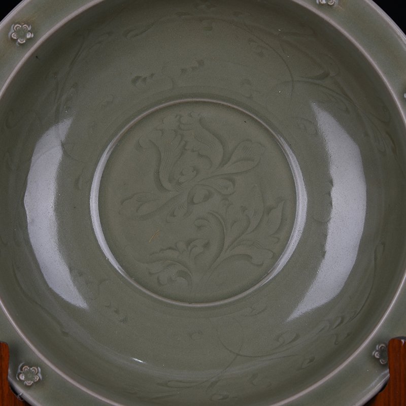 Song Dynasty Longquan kiln plum green glaze engraved peony pattern folded edge dish