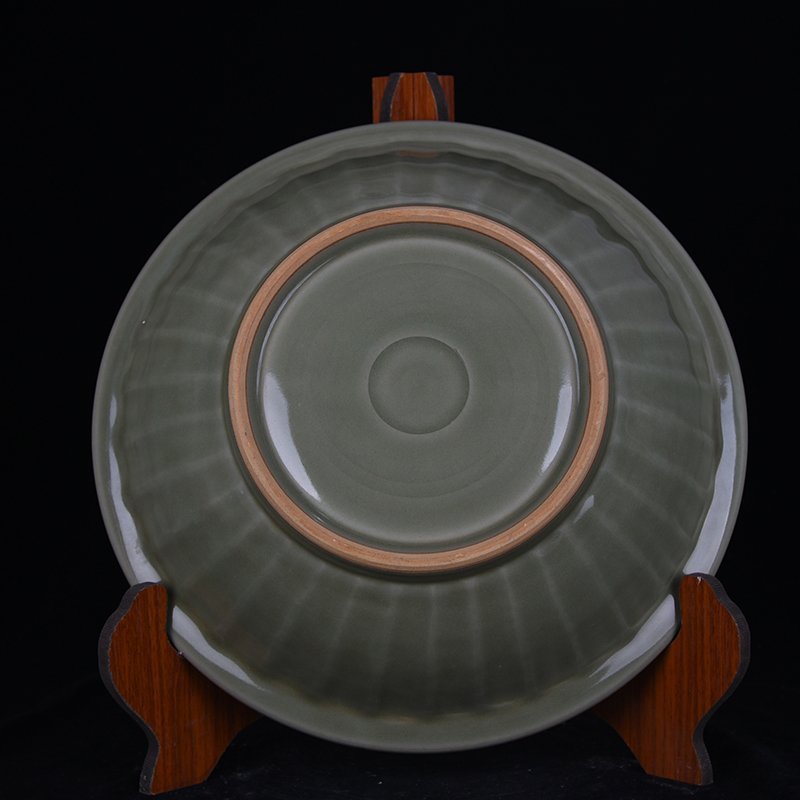 Song Dynasty Longquan kiln plum green glaze engraved peony pattern folded edge dish