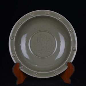 Song Dynasty Longquan kiln plum celadon engraved peony pattern folded edge plate