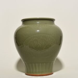 Song Dyansty Longquan kiln plum celadon engraved jar with peony pattern on branches