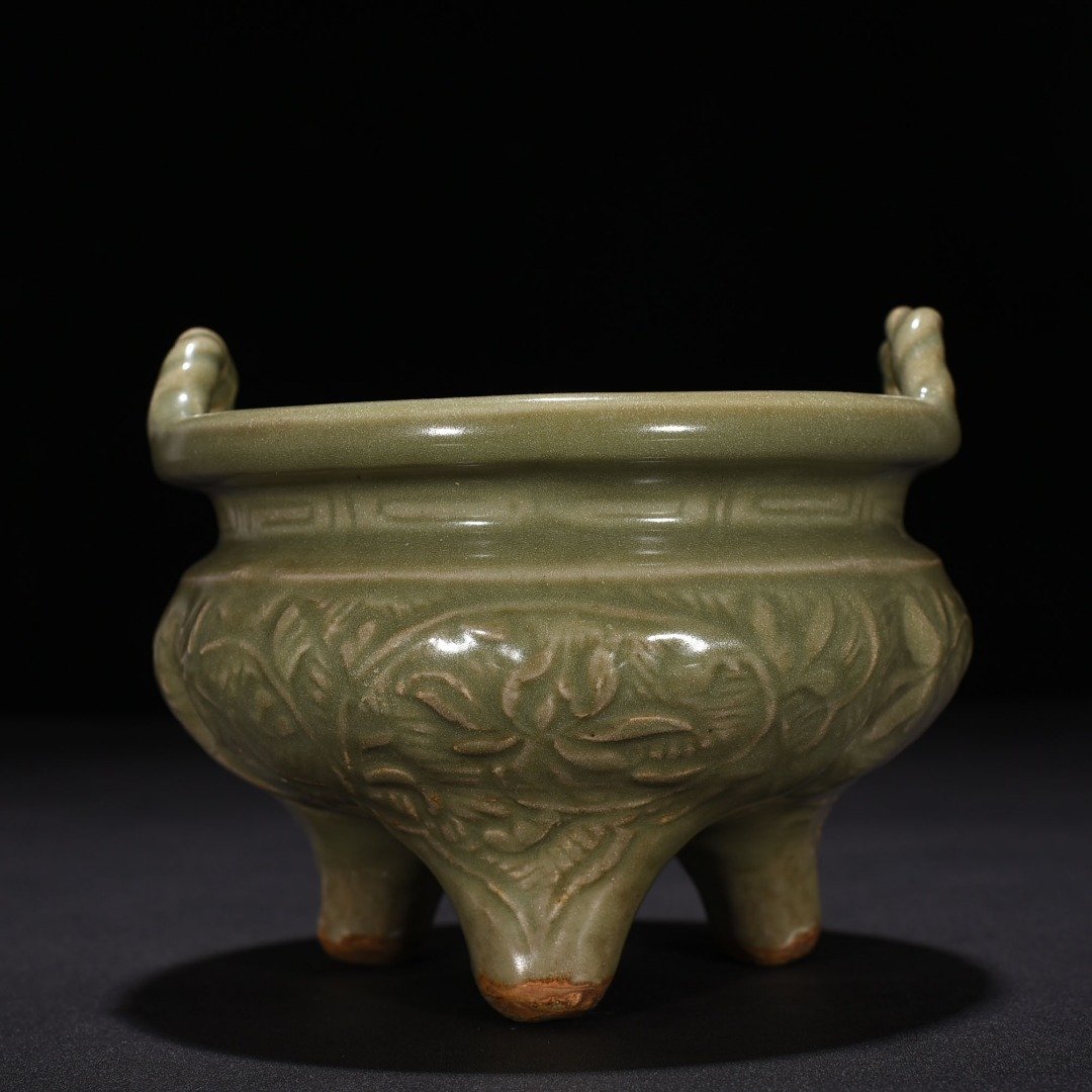 Song Dynasty Longquan kiln plum green glaze carved with branches and flowers pattern three-legged stove