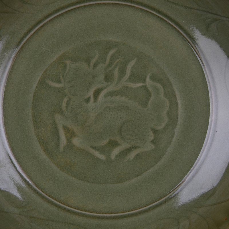 Song Dynasty Longquan kiln plum celadon engraved unicorn pattern folded edge plate