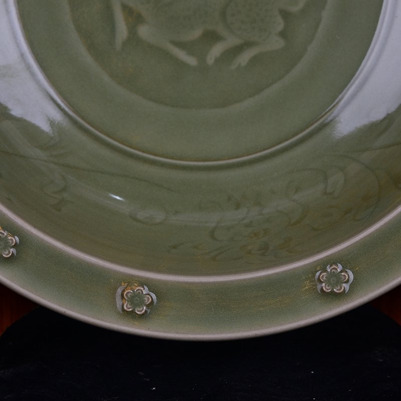 Song Dynasty Longquan kiln plum celadon engraved unicorn pattern folded edge plate