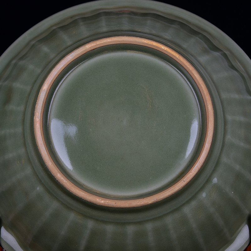 Song Dynasty Longquan kiln plum celadon engraved unicorn pattern folded edge plate