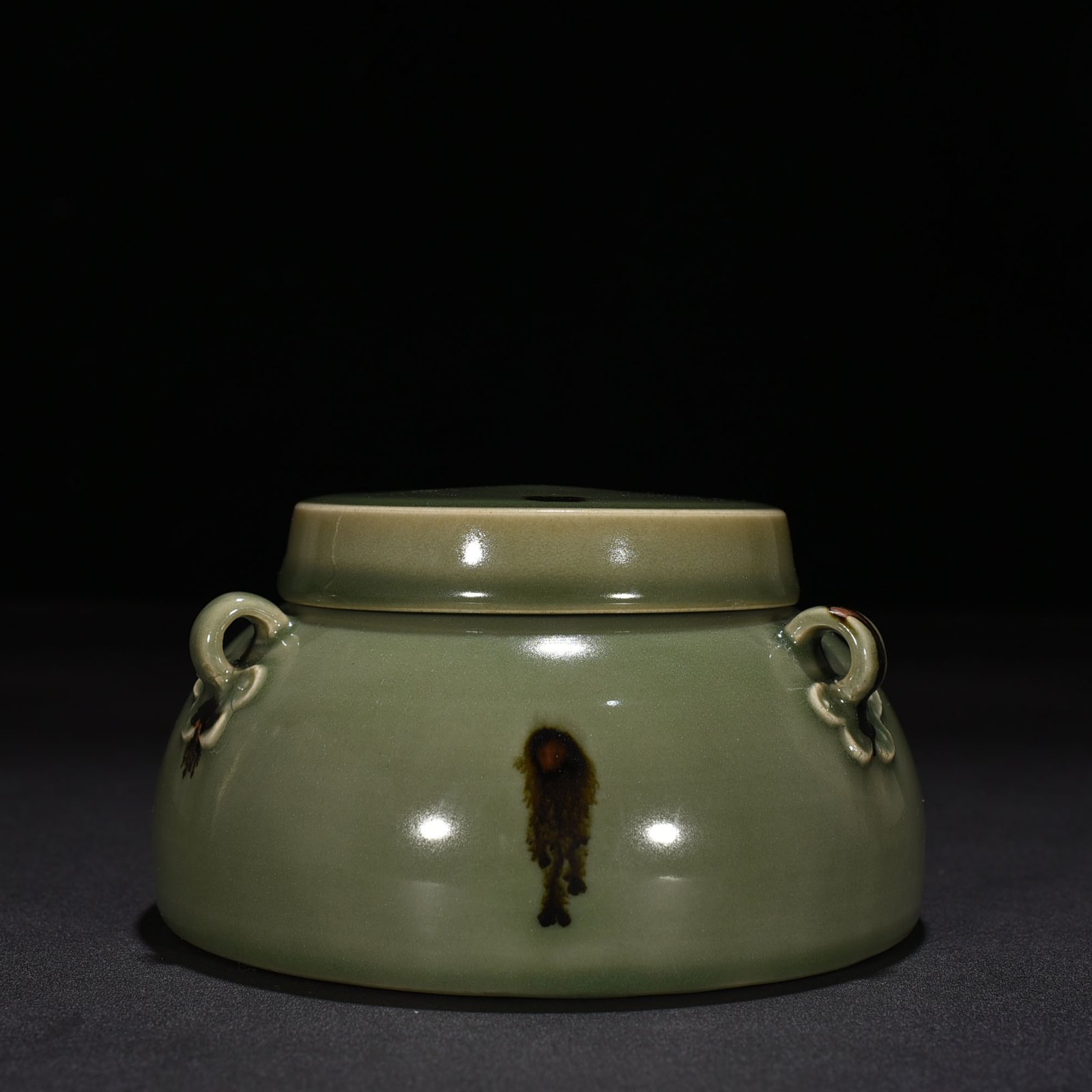 Song Dynasty Longquan kiln plum green glaze dotted three-series lid jar