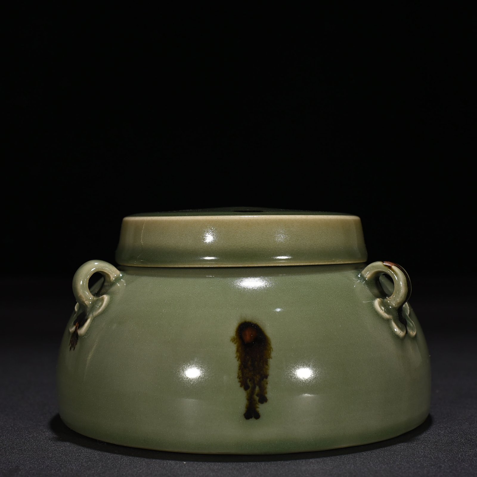 Song Dynasty Longquan kiln plum green glaze dotted three-series lid jar