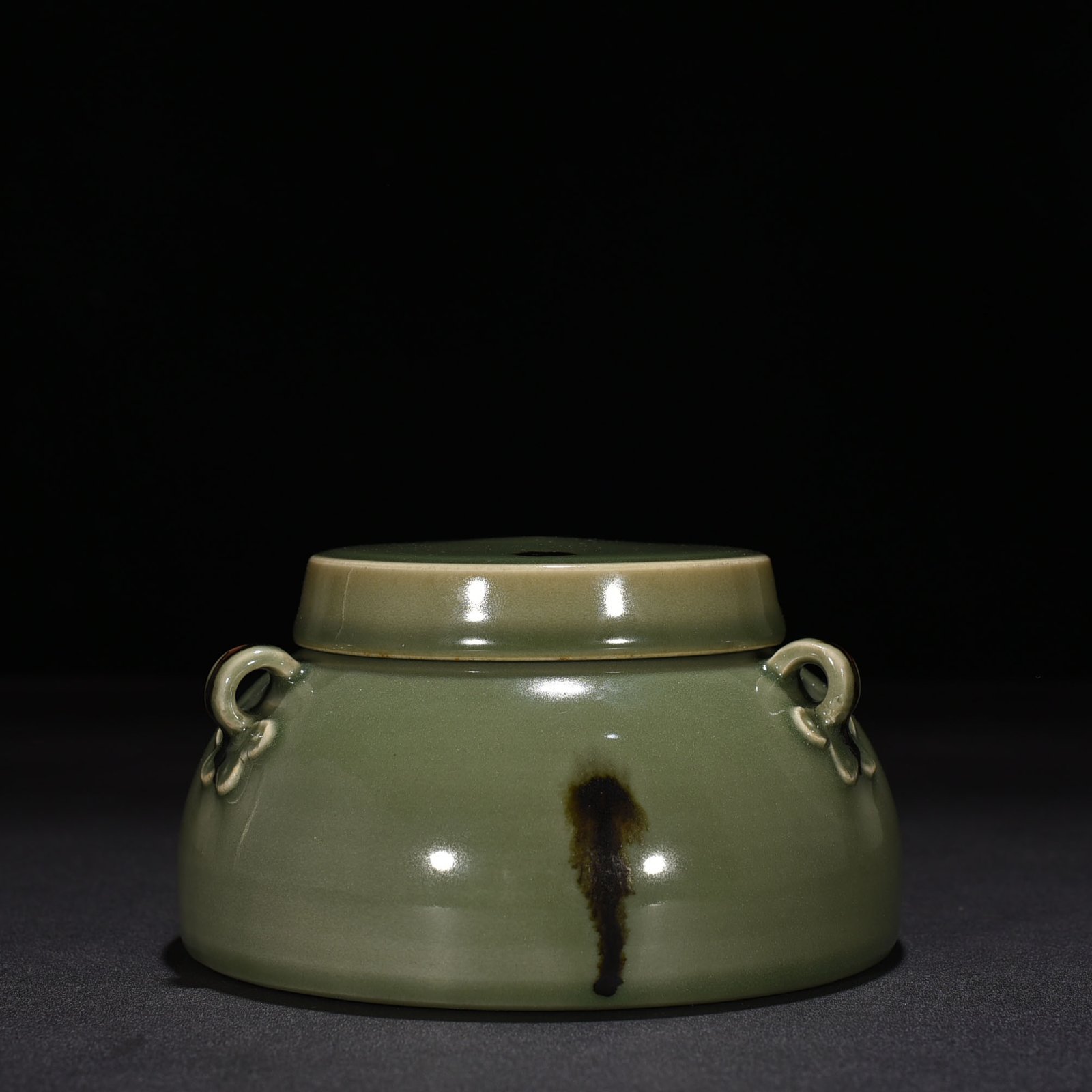 Song Dynasty Longquan kiln plum green glaze dotted three-series lid jar