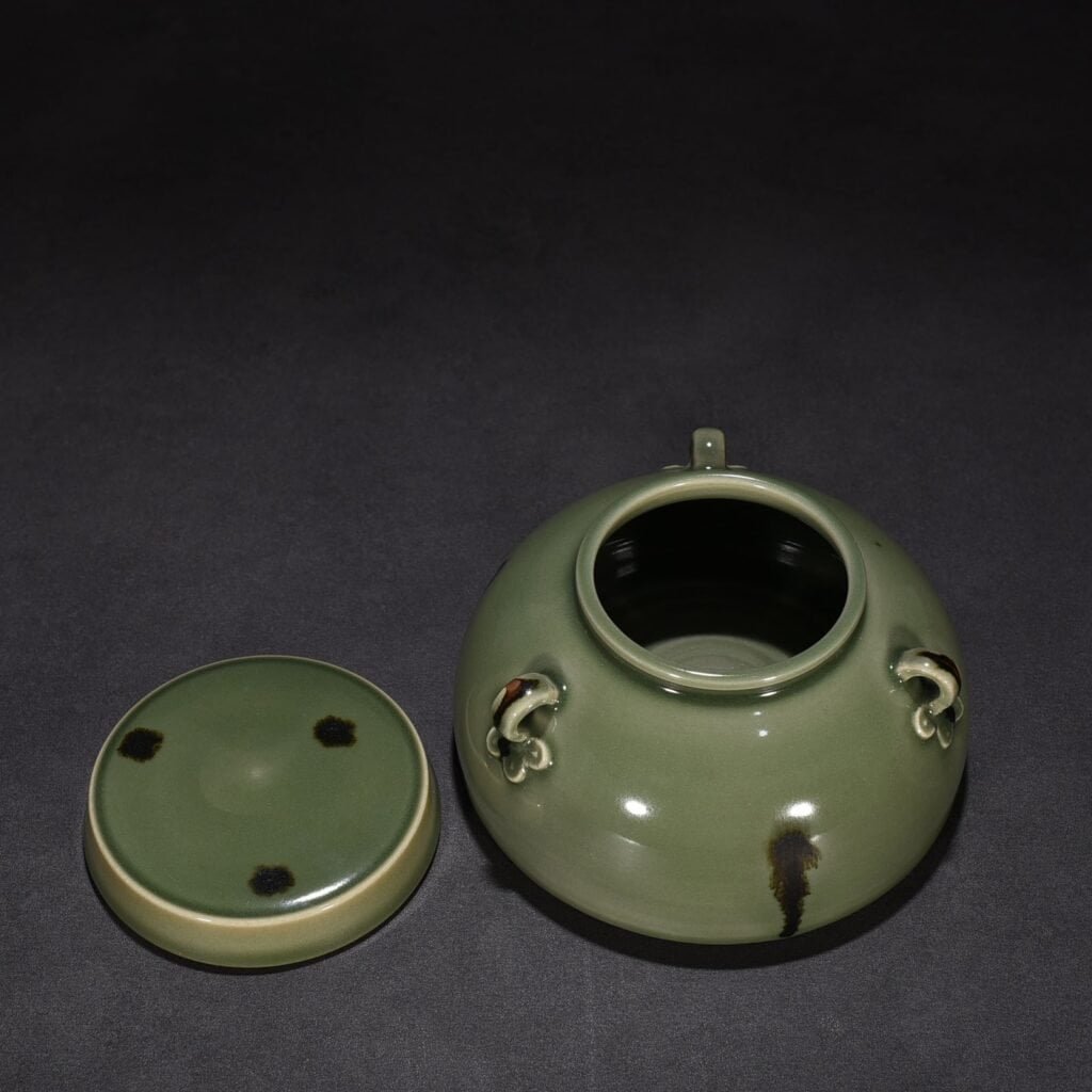 Song Dynasty Longquan kiln plum green glaze dotted three-series lid jar
