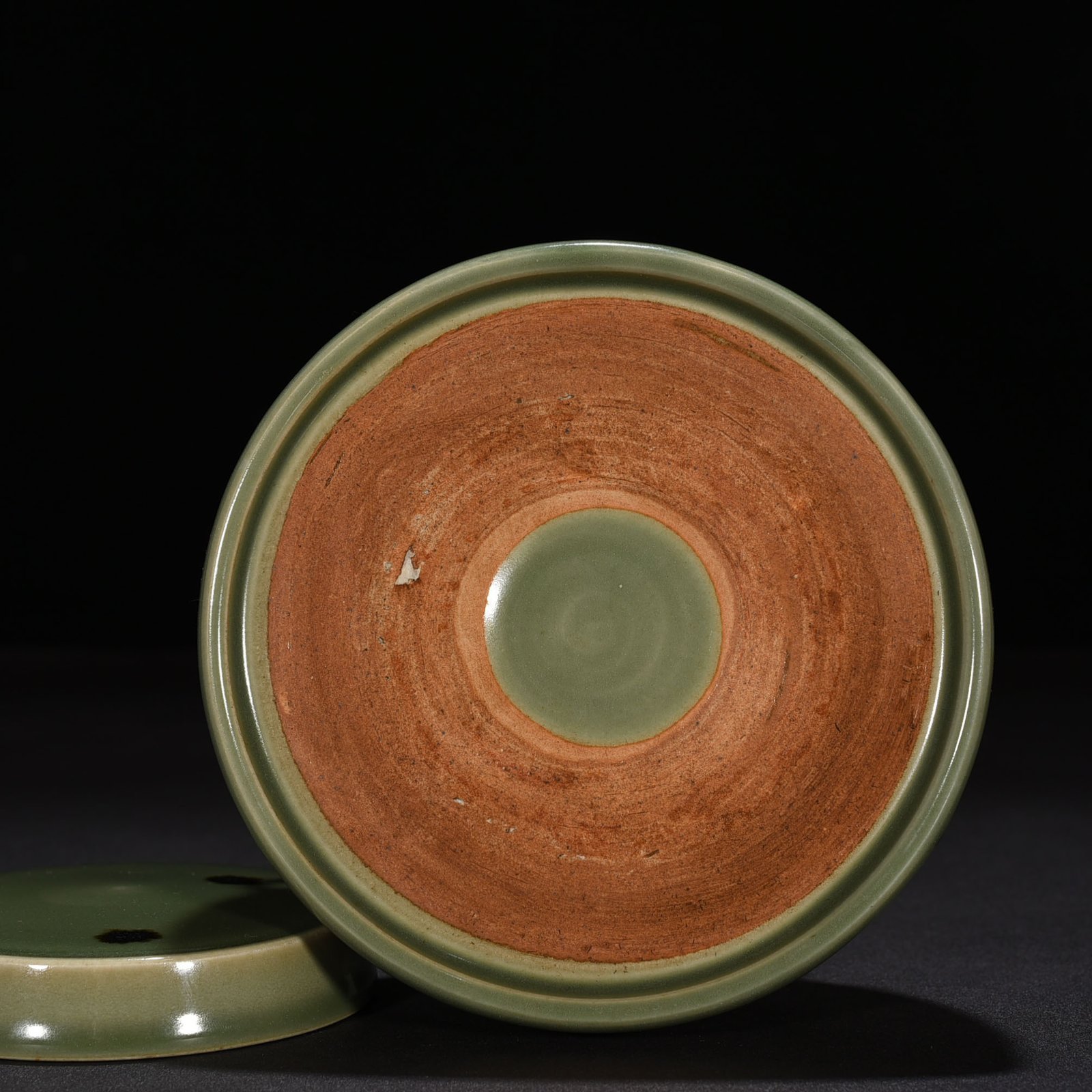 Song Dynasty Longquan kiln plum green glaze dotted three-series lid jar