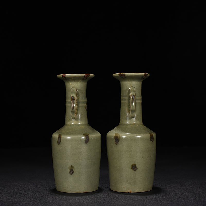Song Dynasty Plum green glaze dotted amphora