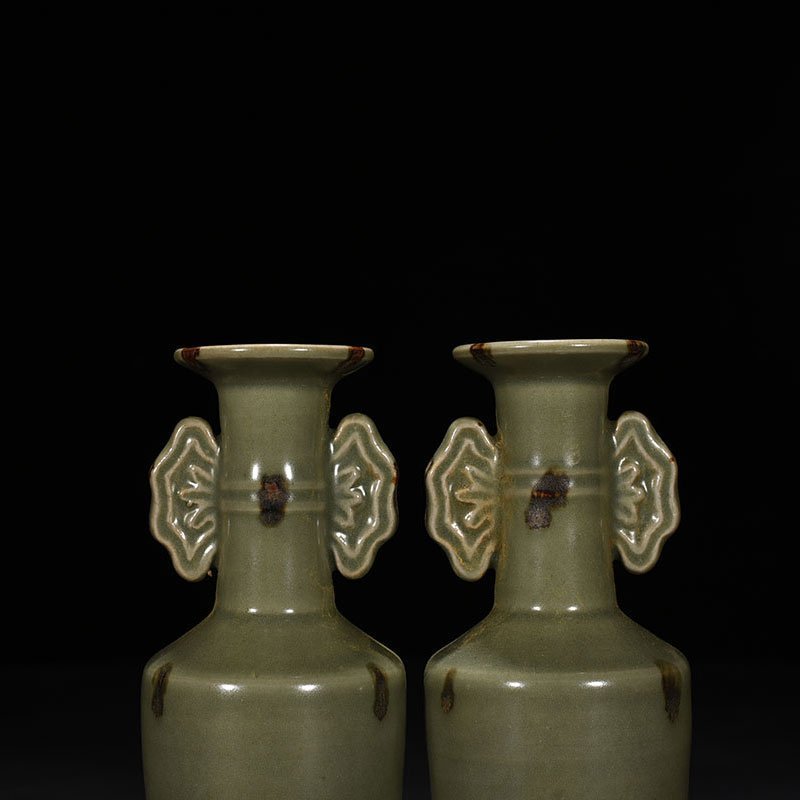 Song Dynasty Plum green glaze dotted amphora