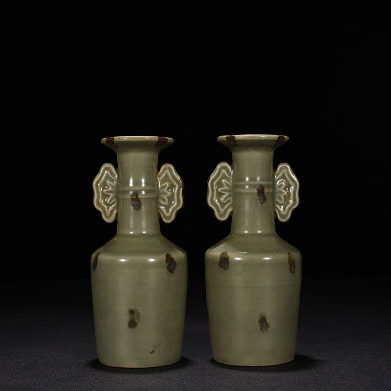 Song Dynasty Plum green glaze dotted amphora