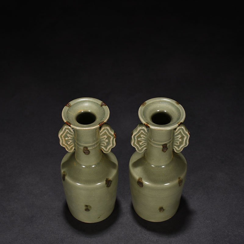 Song Dynasty Plum green glaze dotted amphora