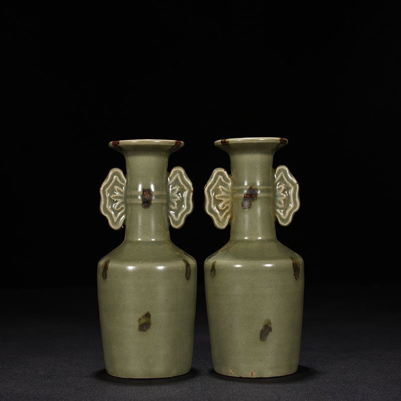 Song Dynasty Plum green glaze dotted amphora