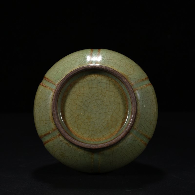 Song Dynasty Plum green glaze melon-edge vase