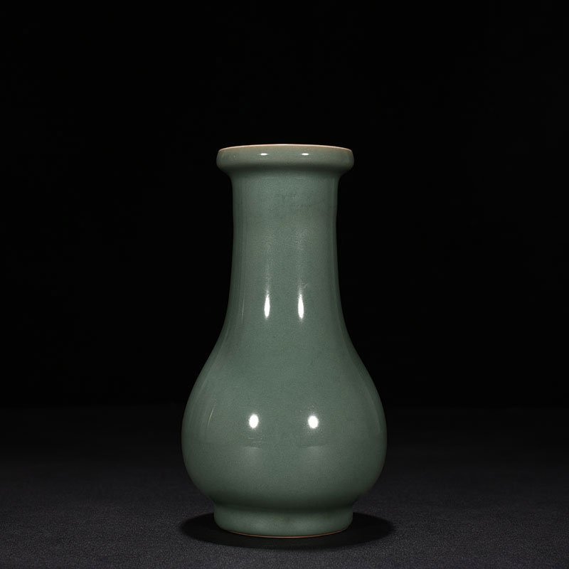 Song Dynasty Longquan kiln plum celadon dish-mouth vase