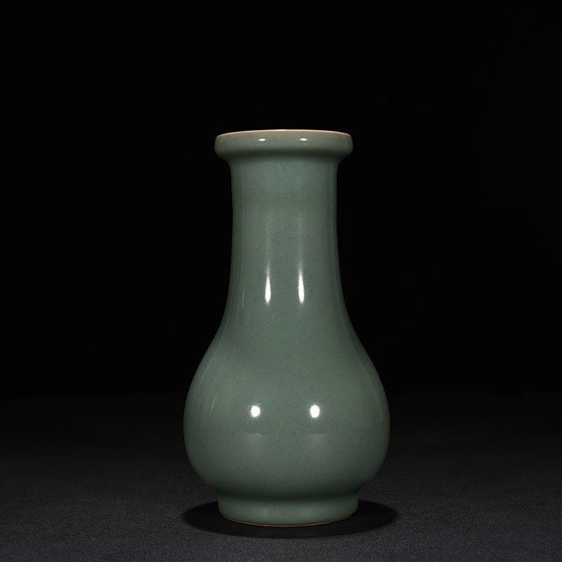 Song Dynasty Longquan kiln plum celadon dish-mouth vase
