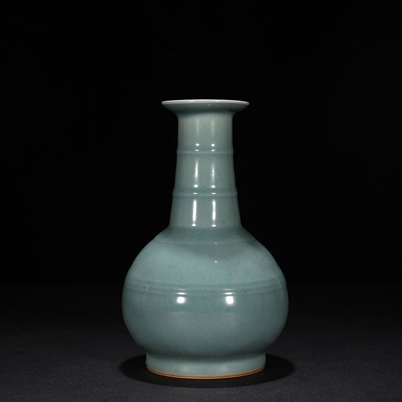 Song Dynasty Plum celadon-glazed vase