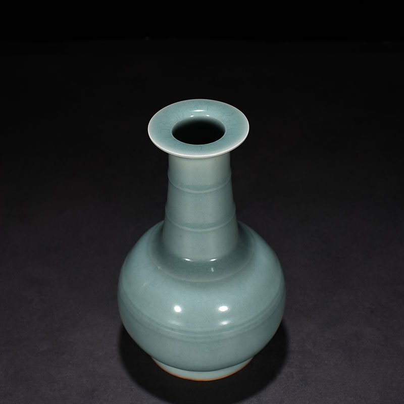 Song Dynasty Plum celadon-glazed vase