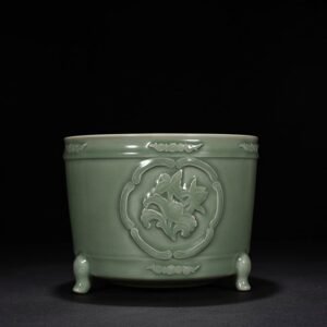 Song Dynasty  Longquan kiln plum celadon glaze laminated with floral patterns