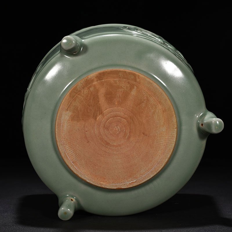 Song Dynasty  Longquan kiln plum celadon glaze laminated with floral patterns