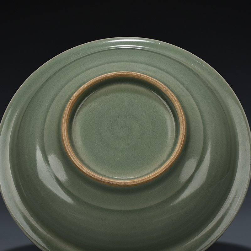 Song Dynasty Longquan kiln plum celadon plate