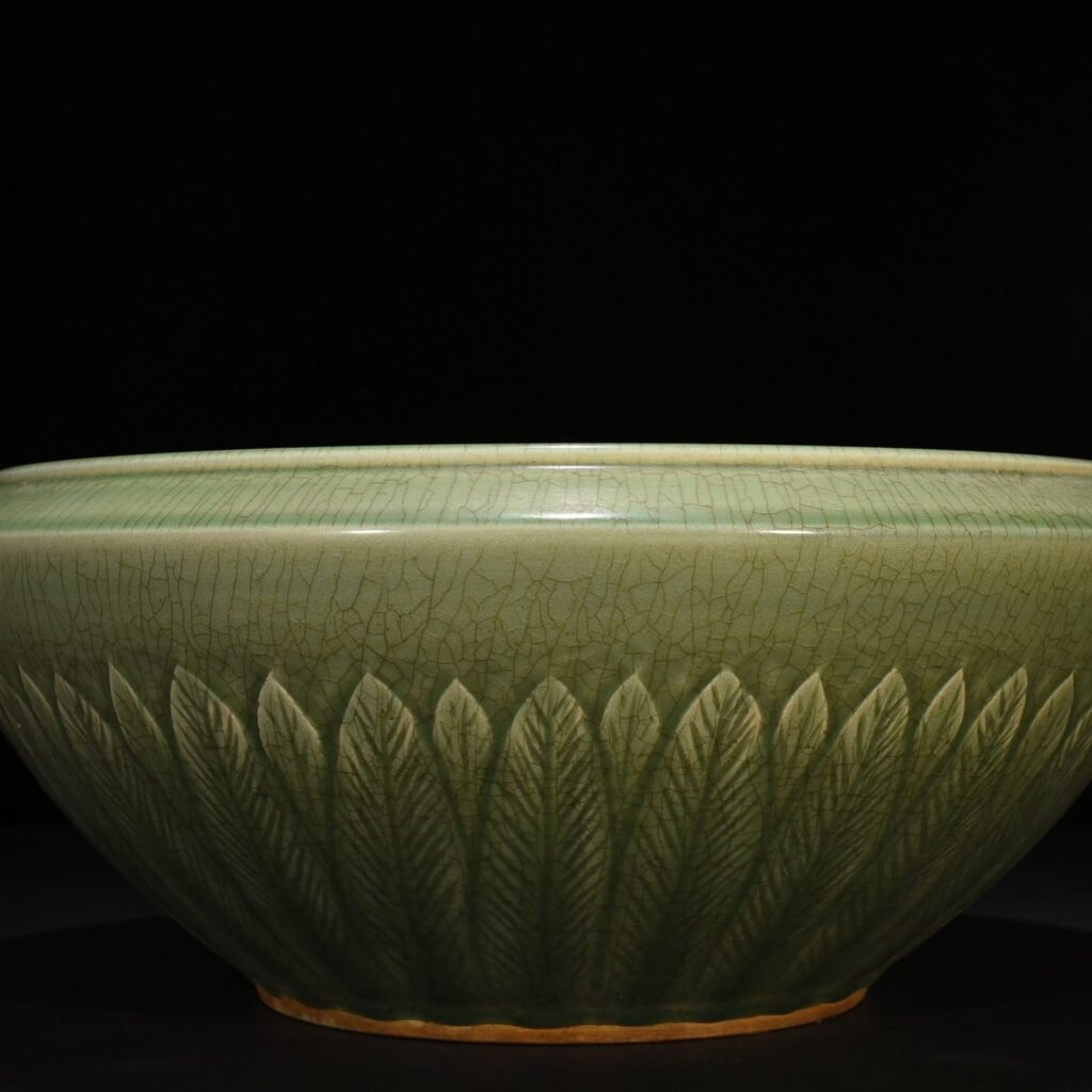 Song Dynasty Longquan kiln plum green glaze bowl wit brush wash