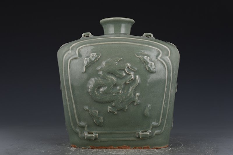 Song Dynasty Longquan kiln plum green glaze dragon pattern four series flat vase