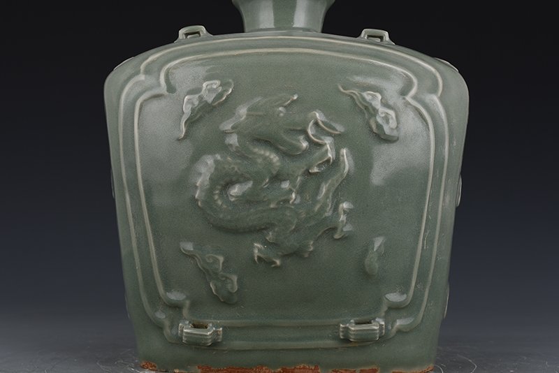 Song Dynasty Longquan kiln plum green glaze dragon pattern four series flat vase