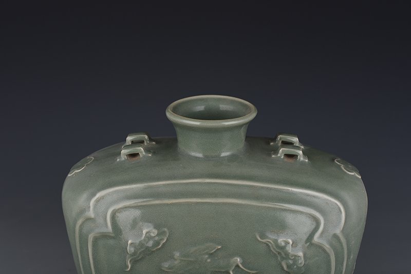 Song Dynasty Longquan kiln plum green glaze dragon pattern four series flat vase