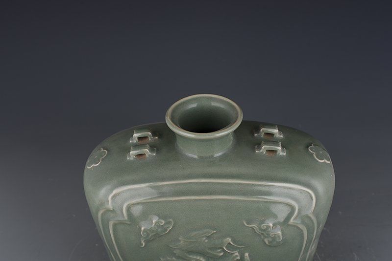 Song Dynasty Longquan kiln plum green glaze dragon pattern four series flat vase