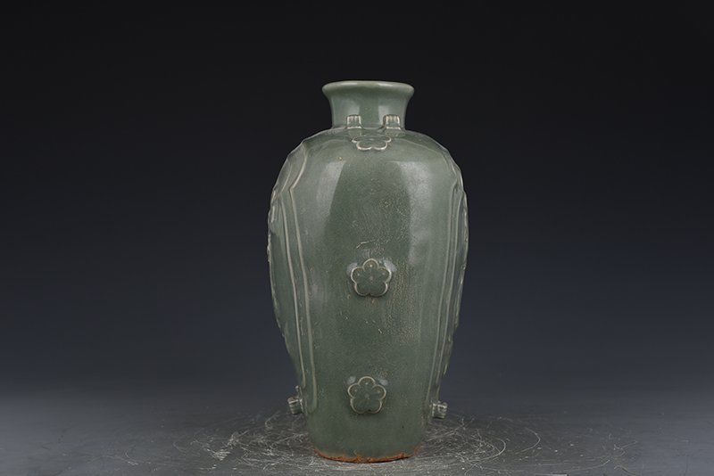 Song Dynasty Longquan kiln plum green glaze dragon pattern four series flat vase