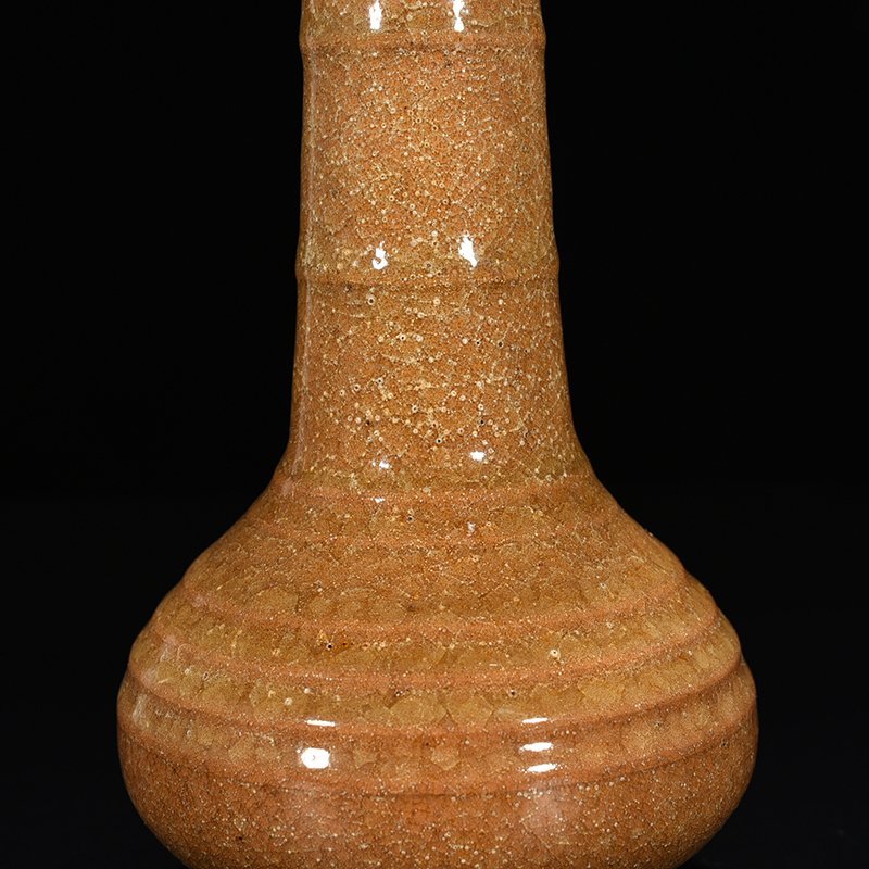 Song Dynasty Longquan kiln beige glaze dazzling pattern plate mouth bottle
